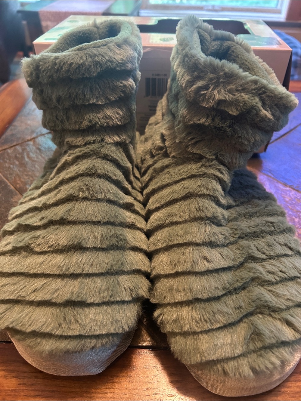 Health Touch Soft Fluffy Massaging Fuzzy Green Booties/Slippers